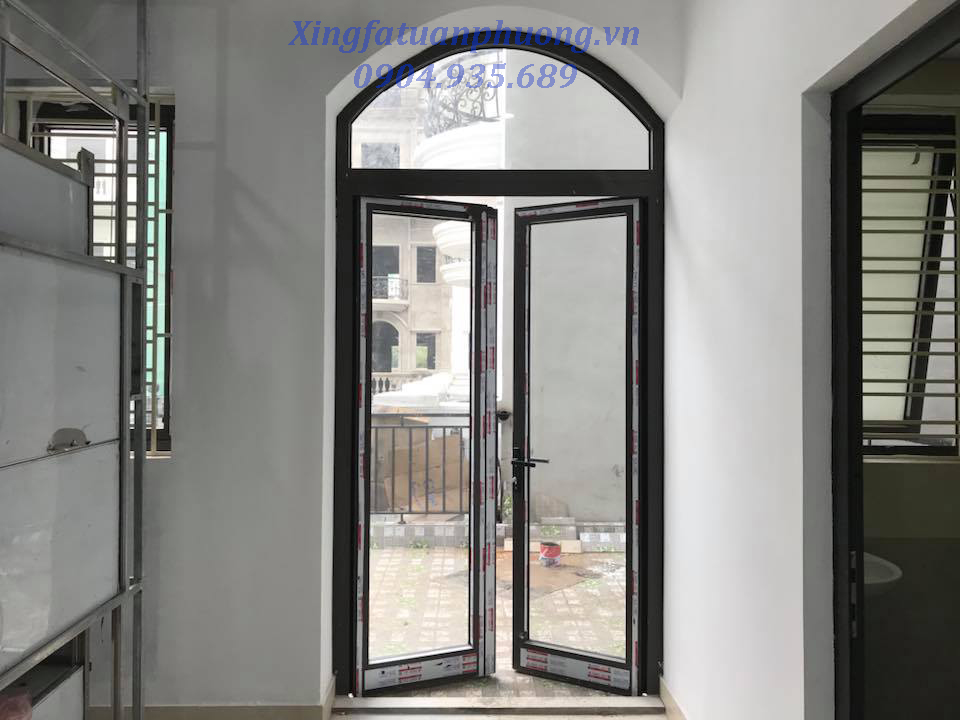 cửa đi mở quay nhôm Xingfa